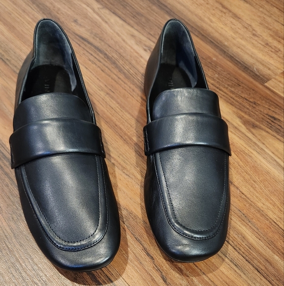 Women's Vince Davis Black Leather Slip-On Loafers size 7.5 - Picture 2 of 11